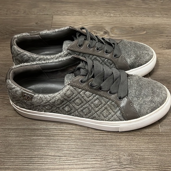Tory Burch Shoes - GUC Tory Burch Marion Quilted Grey Felt T Logo Sneaker Size 8.5